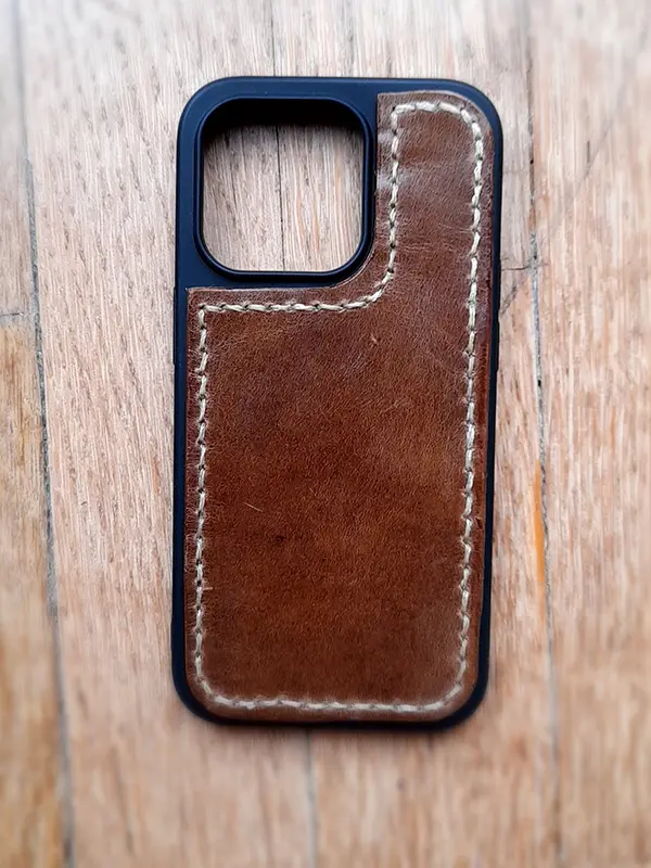 Capa Iphone 14 Pro Castanha