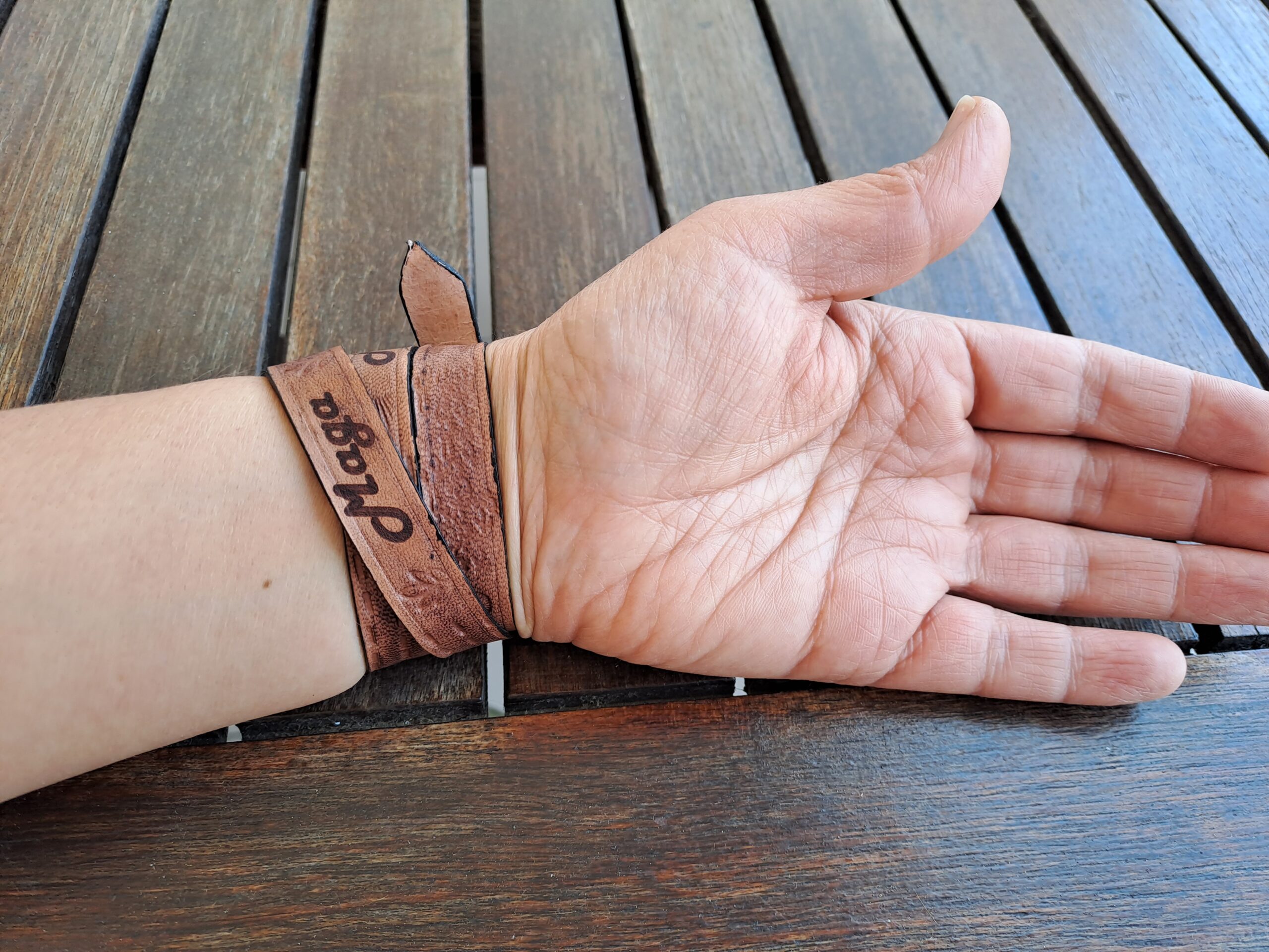 Pulseira em couro genuínio