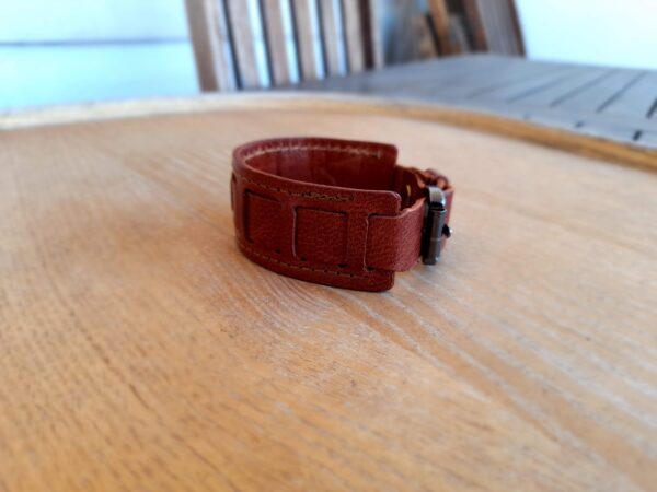 Pulseira em couro entrançado